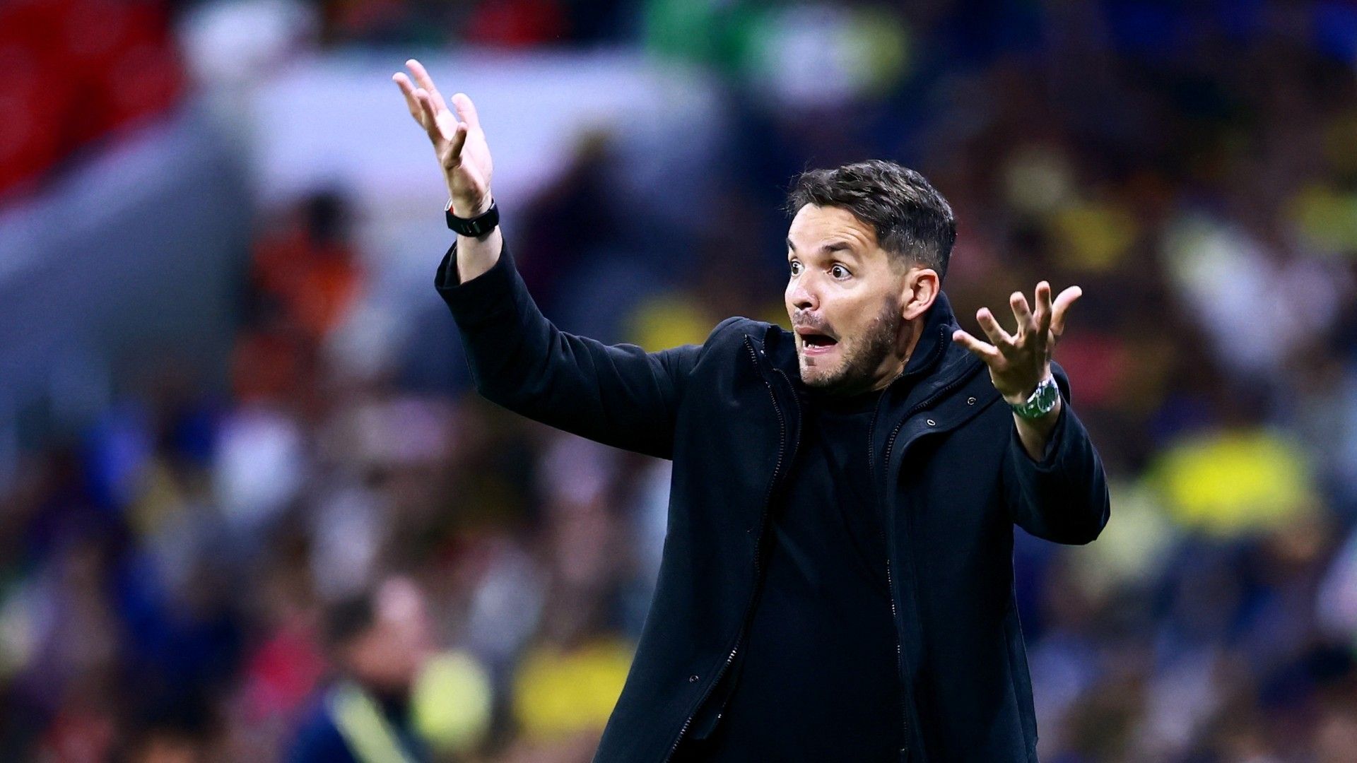El despido del entrenador Nicolás Larcamón ocurre a unos días de que empiece la Liguilla del futbol mexicano. Foto: Reuters