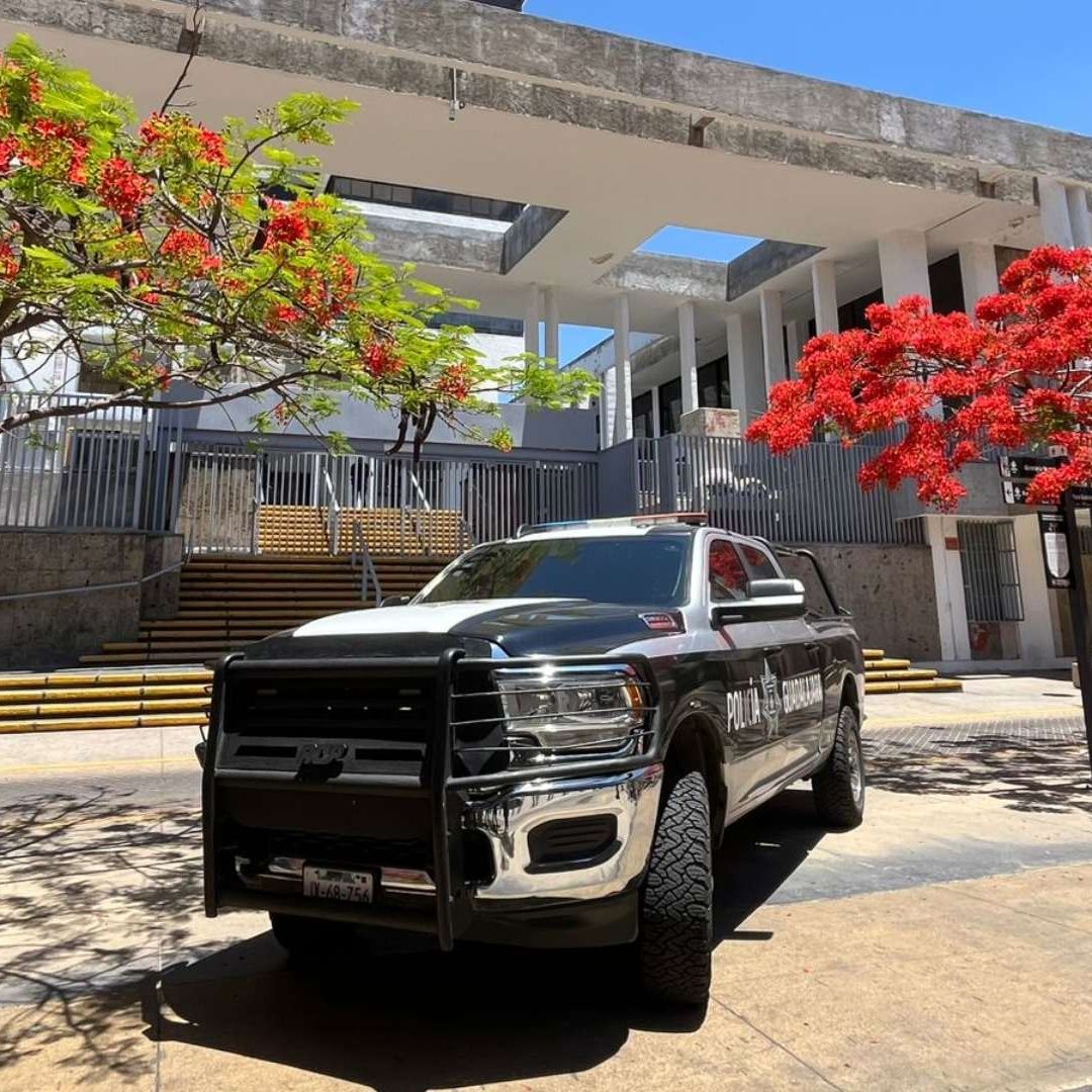 Falsa alarma por explosivo al interior del Palacio Federal en Guadalajara.