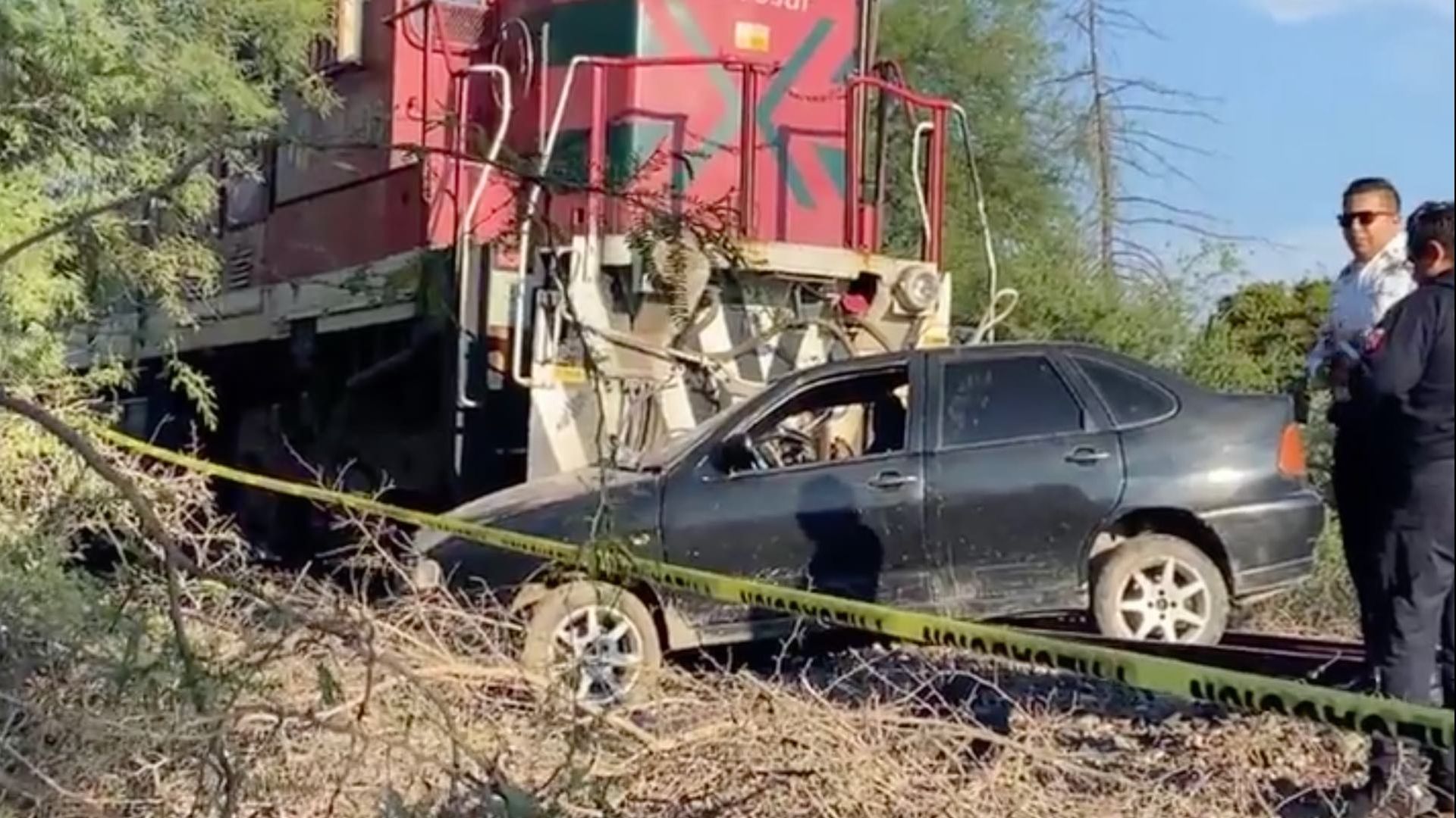 Accidente Tren Automóvil en Cuayucatepec Tehuacán Puebla Deja una Mujer Muerta y Dos Lesionados