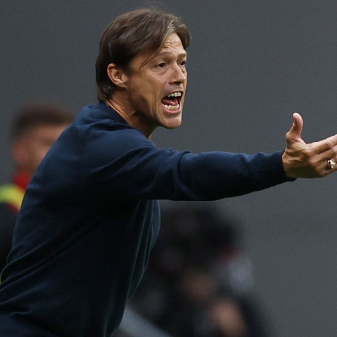 Hace un mes que Matías Almeyda fue despedido como entrenador del Sevilla en LaLiga, pero ahora tiene ofertas para regresar a México. Foto: Reuters
