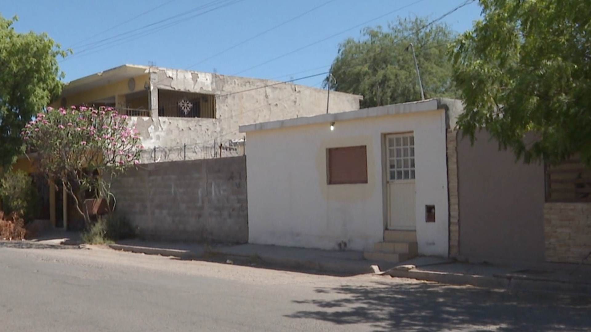 Mujer Detenida por Morder a un Policía al Intentar Desalojarla de una Casa en Hermosillo