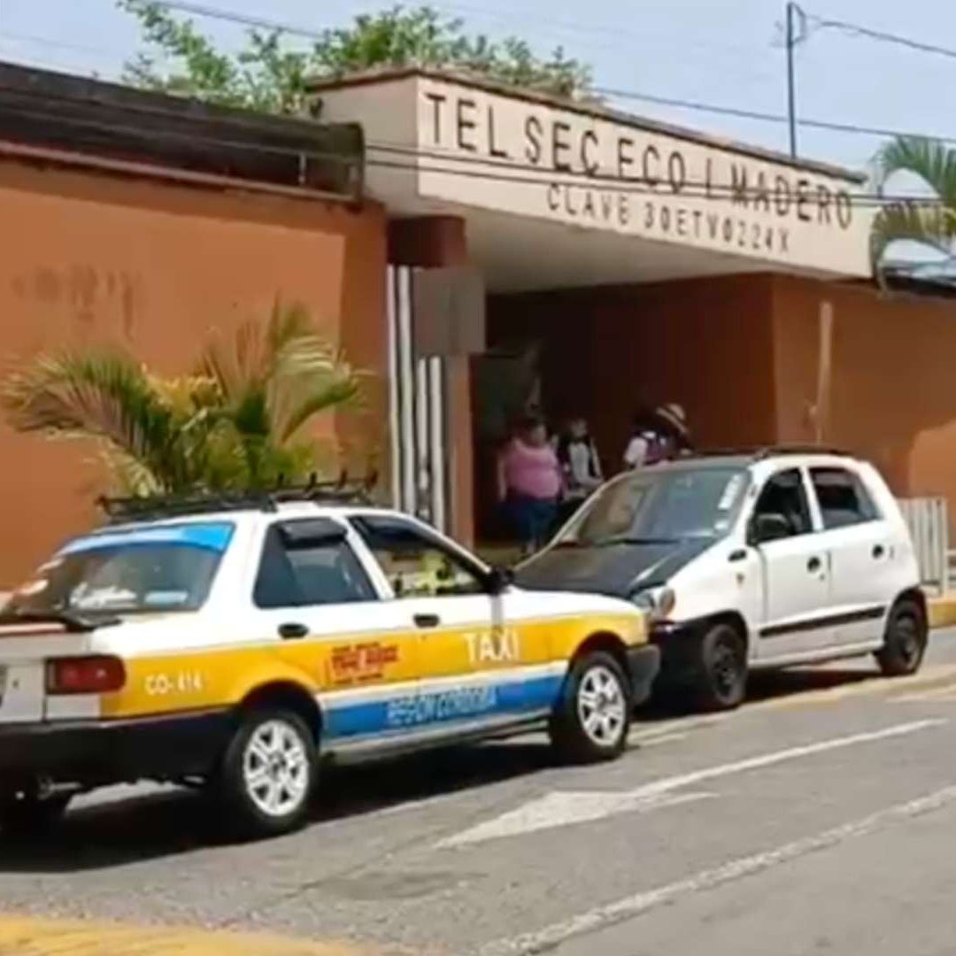 Amenaza de Tiroteo en Secundaria Francisco I Madero de Córdoba Veracruz Padres de Familia Retiran a Sus Hijos