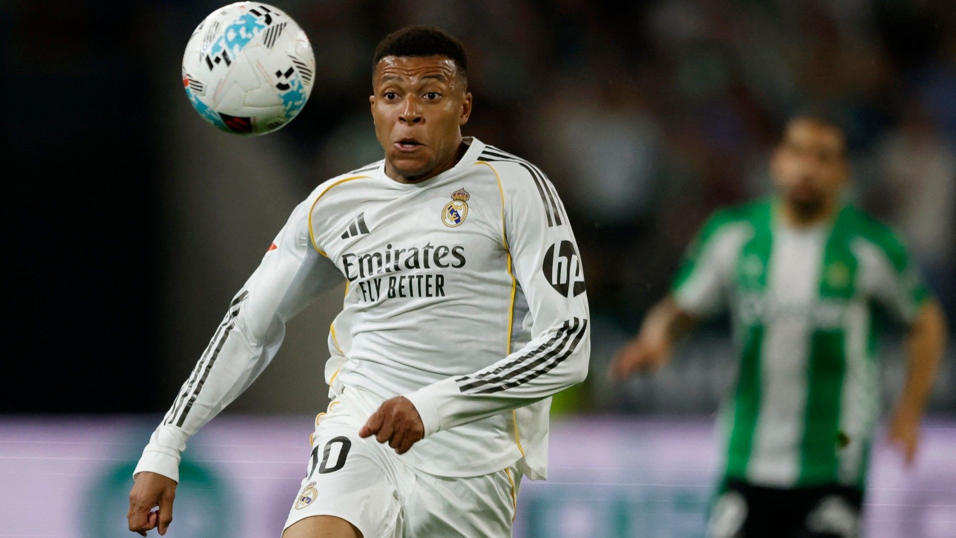 Kylian Mbappé tuvo pocas oportunidades de gol ante el Betis y salió de cambió en la segunda parte. Foto: Reuters
