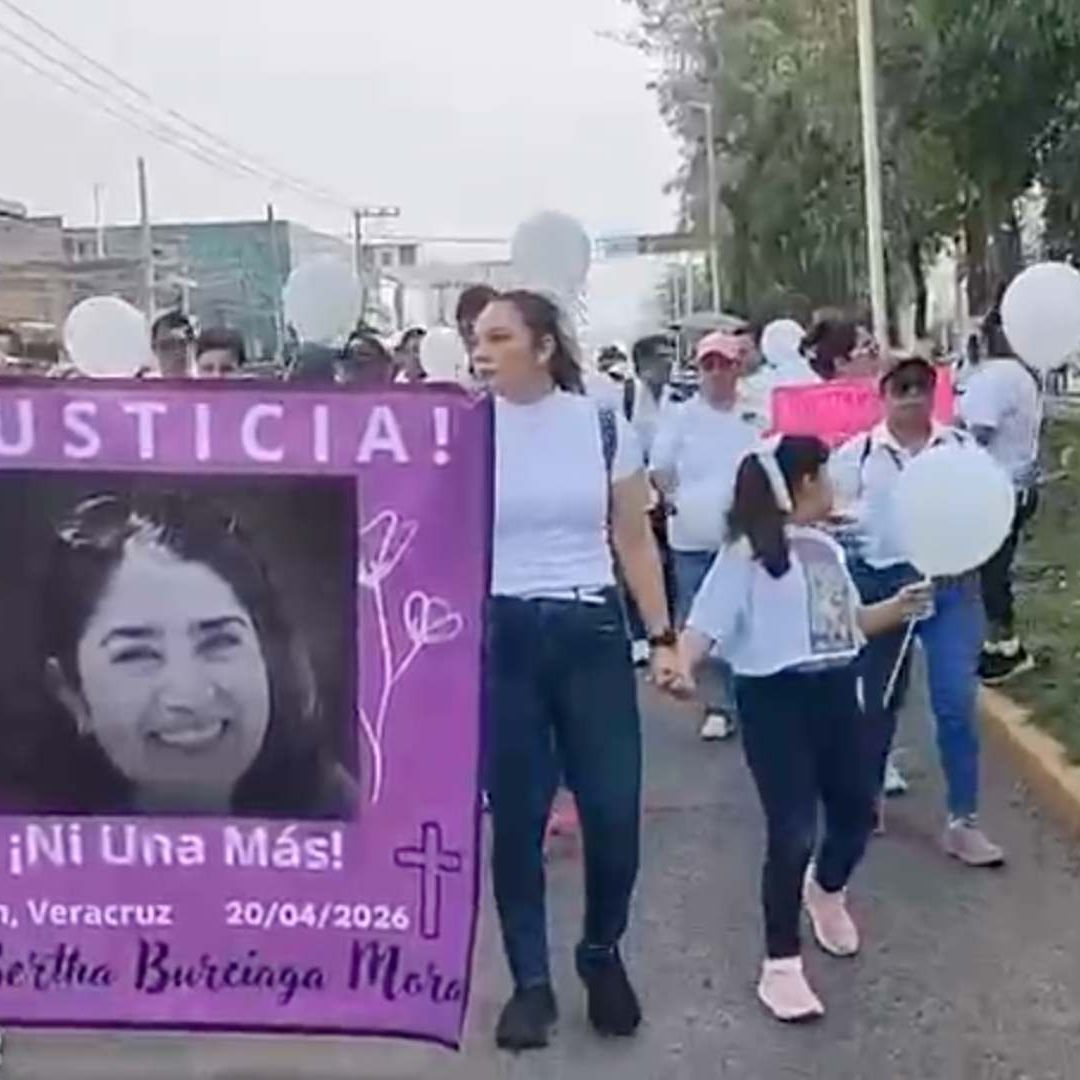 Marchan en Poza Rica para Exigir Justicia por el Asesinato de la Doctora Bertha Burciaga en Fuego Cruzado Policías