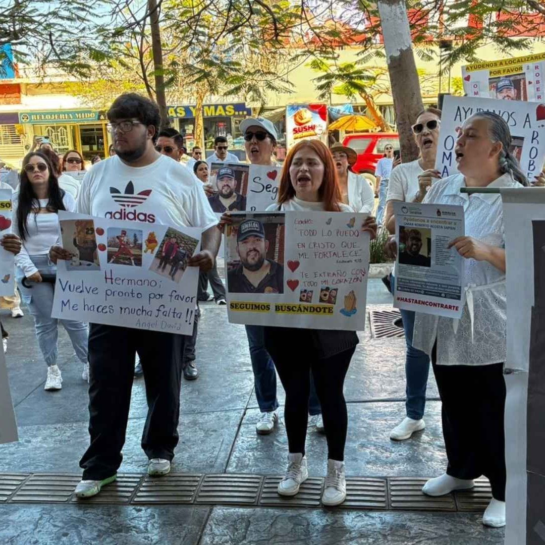 Marchan en Los Mochis, Sinaloa, para Exigir la Localización de Omar Roberto Acosta Sapien