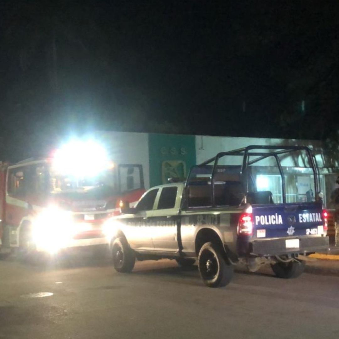 Movilización elementos policiacos y bomberos clínica 67 IMSS de Coatzacoalcos.
