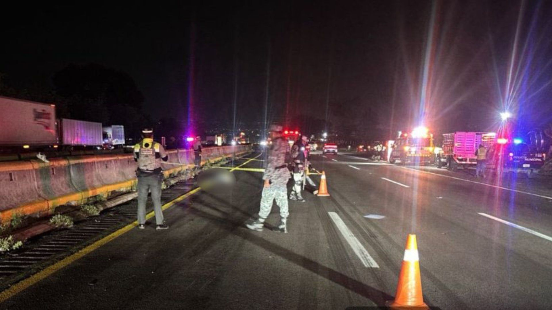 Cierre Parcial por Muerto Atropellado y Accidente Tráileres Autopista México Puebla Hoy 21 Abril