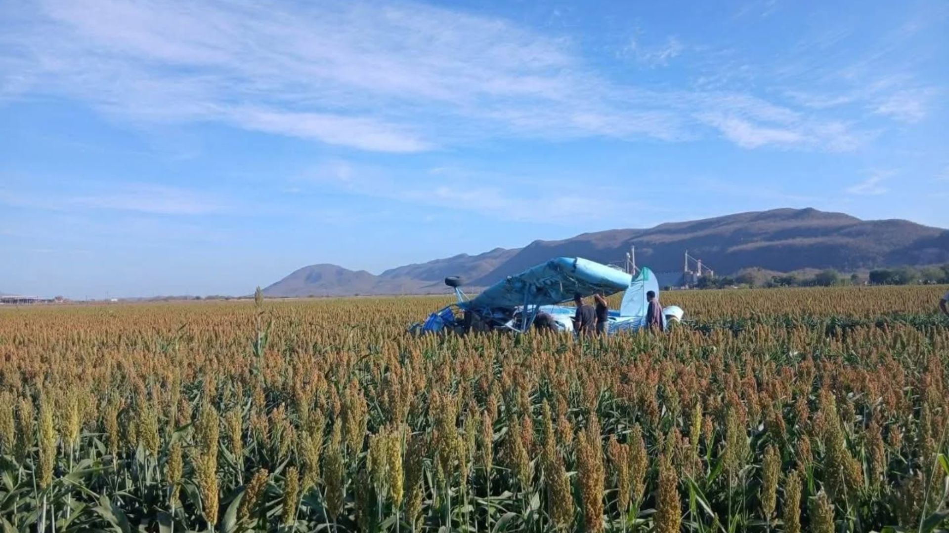 El conductor de la aeronave presentó lesiones tras el impacto.