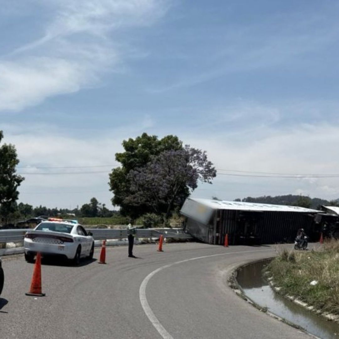 Volcadura Tráiler Autopista México Puebla Retorno Salida Arco Norte Hoy 17 de Abril