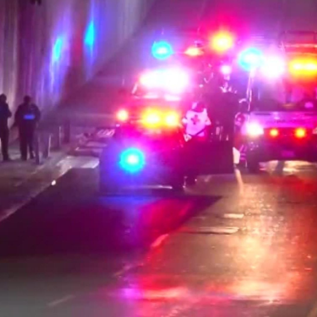 Policía debajo de puente donde cae hombre