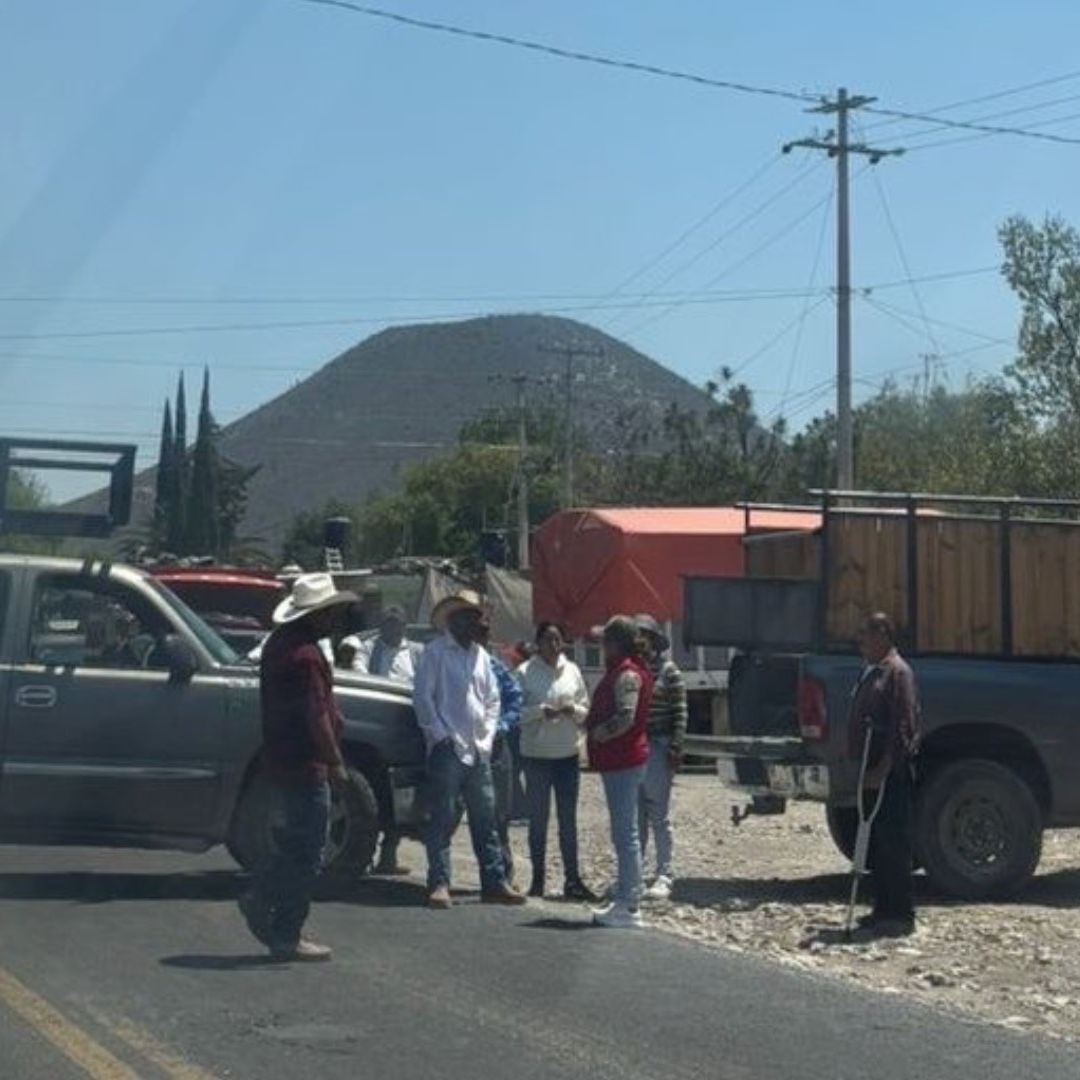 Continúa Bloqueo Carretera Federal Tehuacán Orizaba Cerrada Manifestación Invernadero Chapulco Azumbilla Puebla