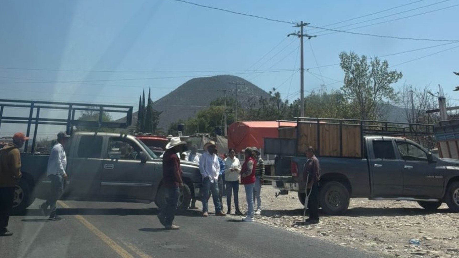 Continúa Bloqueo Carretera Federal Tehuacán Orizaba Cerrada Manifestación Invernadero Chapulco Azumbilla Puebla