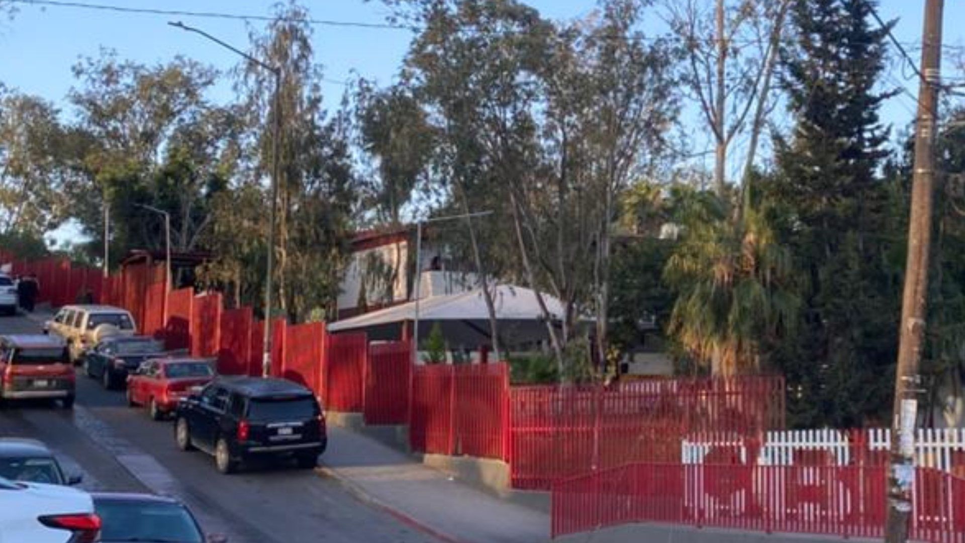 Activan Protocolo de Seguridad en Preparatoria de Tijuana por Mensaje Encontrado en Baños