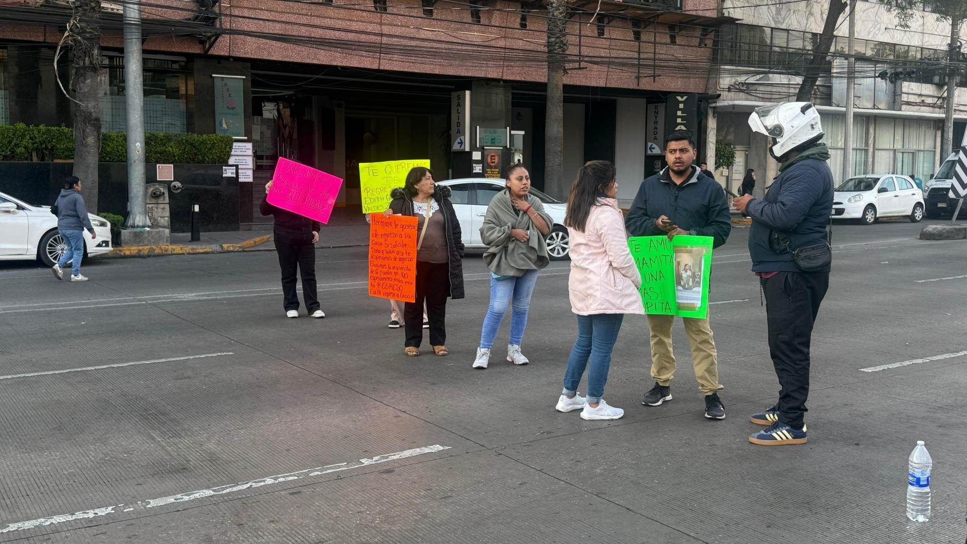 Bloqueo en Revolución por la desaparición de Edith Guadalupe Valdés Zaldívar. Foto: N+