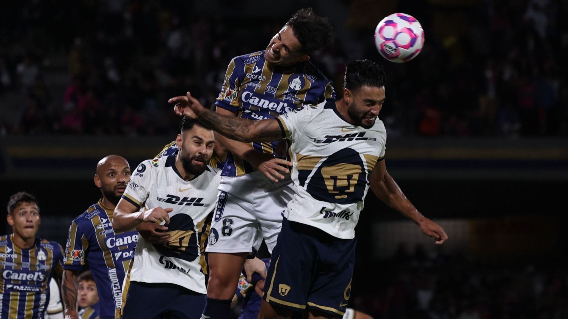 El partido entre Los Pumas y el San Luis llama la atención porque ambas escuadras necesitan sumar una victoria rumbo a la Liguilla. Foto: Cuartoscuro