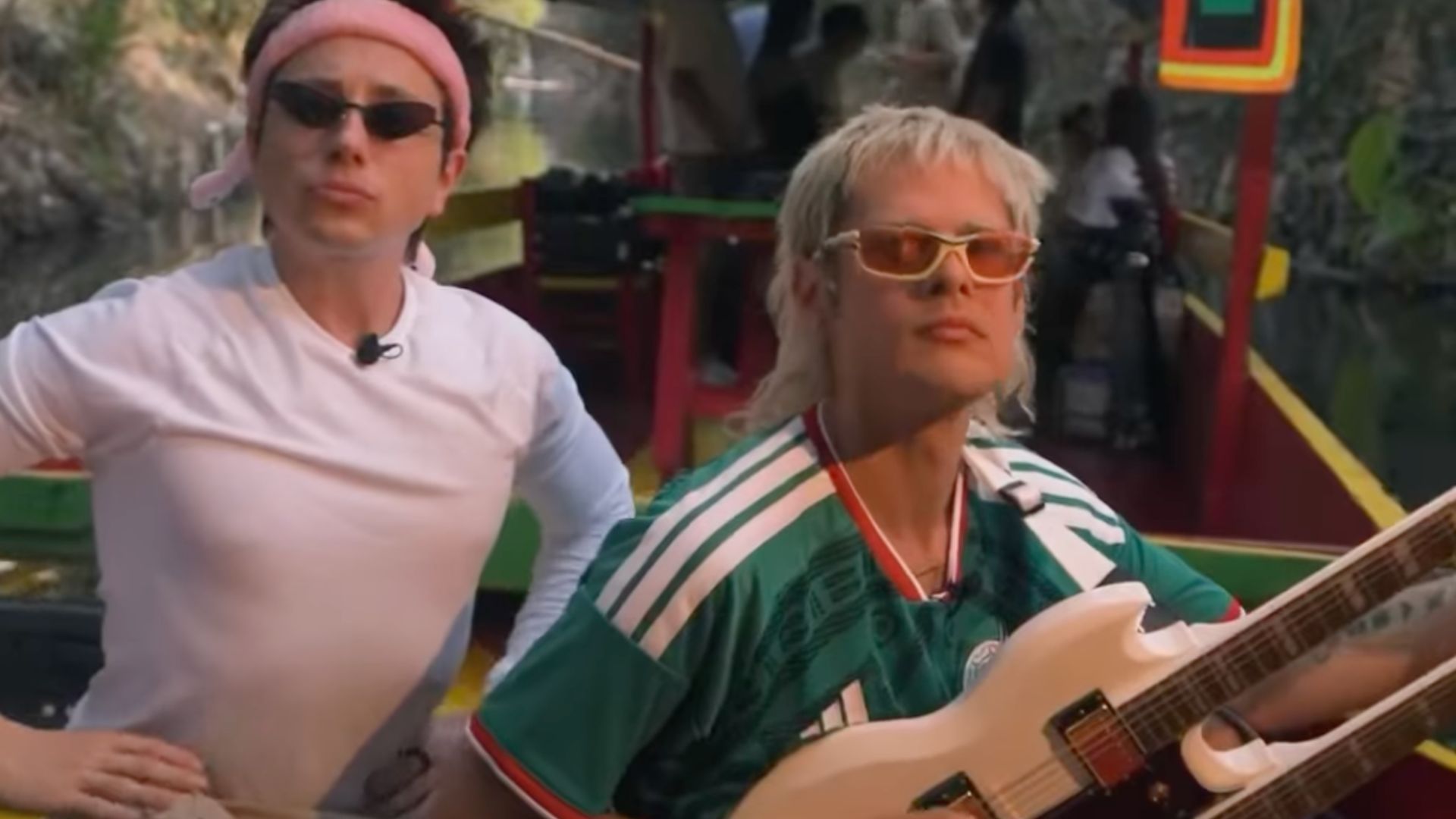 Ca7riel y Paco Amoroso Promocionan su Gira en México con Video en Xochimilco
