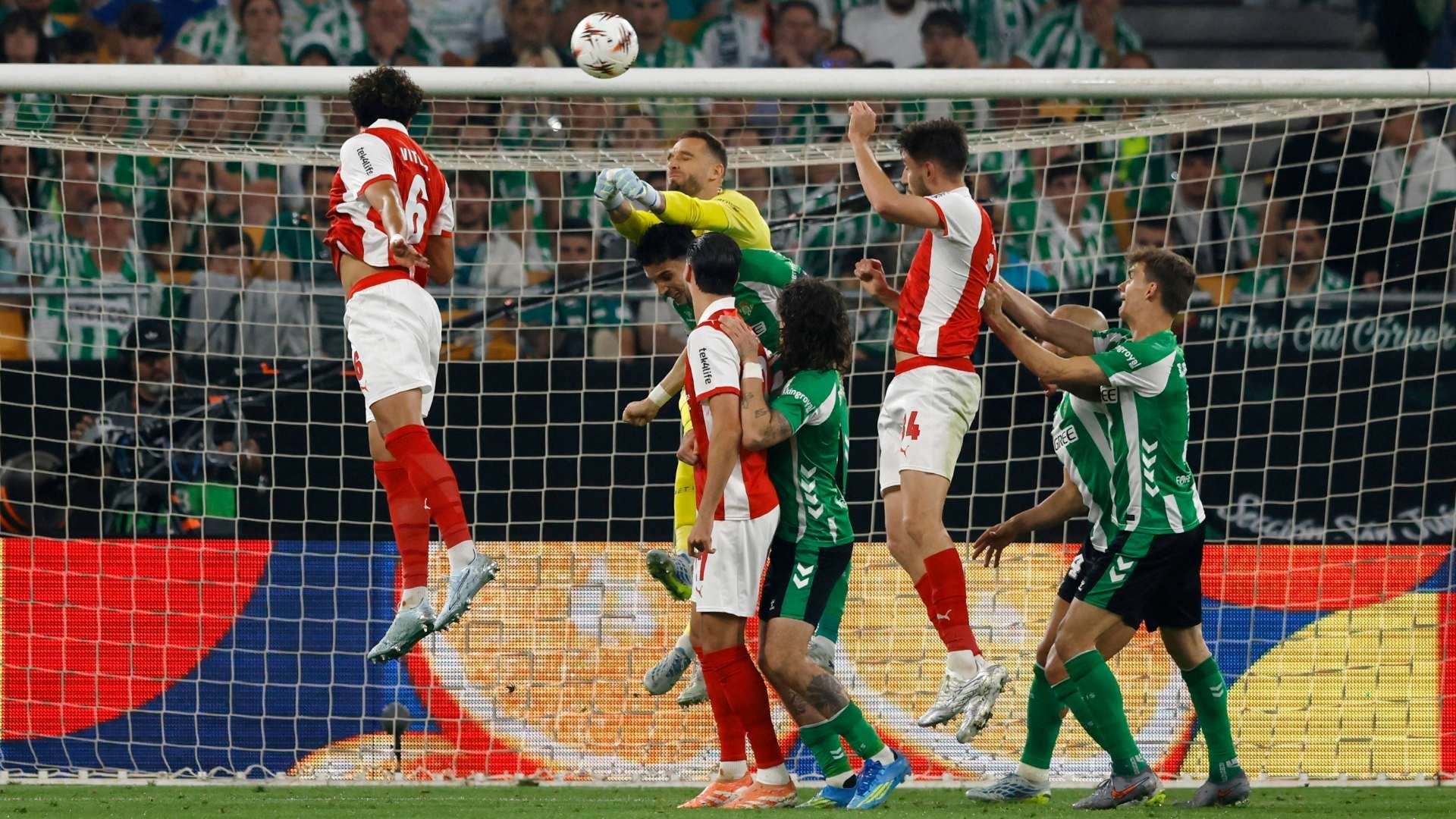 El partido entre el Betis y el Braga fue explosivo de principio a fin, con emociones y goles en ambas porterías. Foto: Reuters