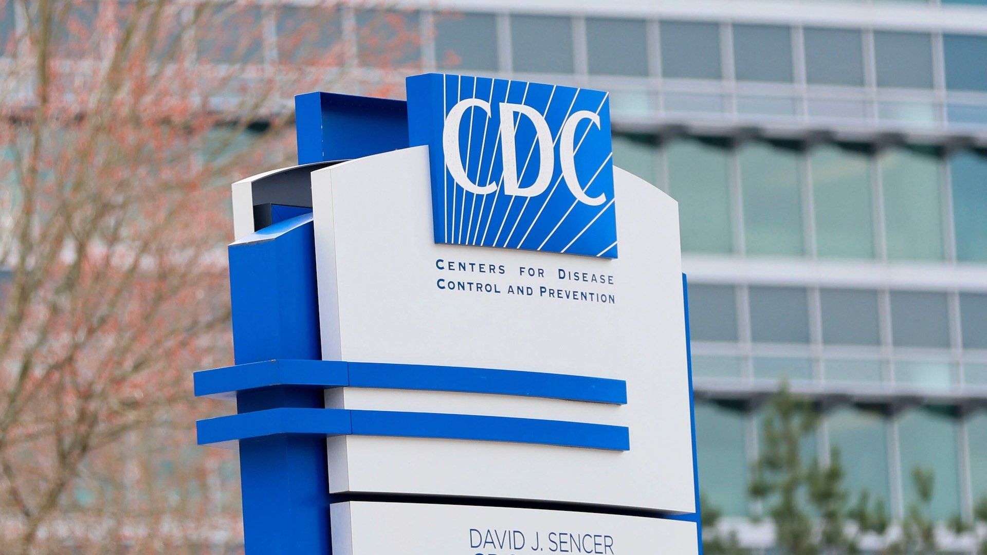 Donald Trump nomina a doctora pro vacunas para dirigir los CDC