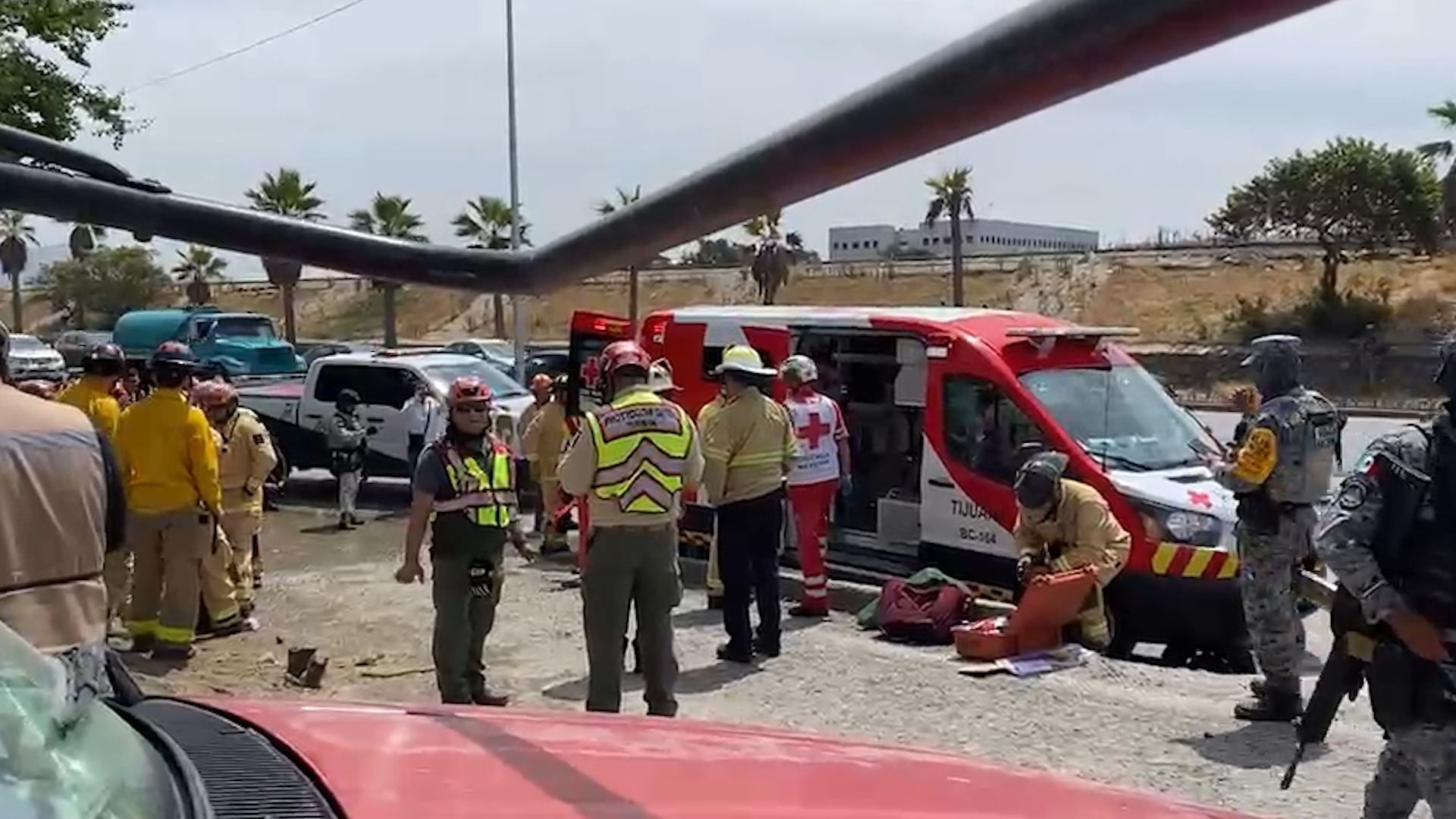 Trabajadores Quedan Atrapados tras Derrumbe de Zanja en Colonia Veinte de Noviembre, Tijuana
