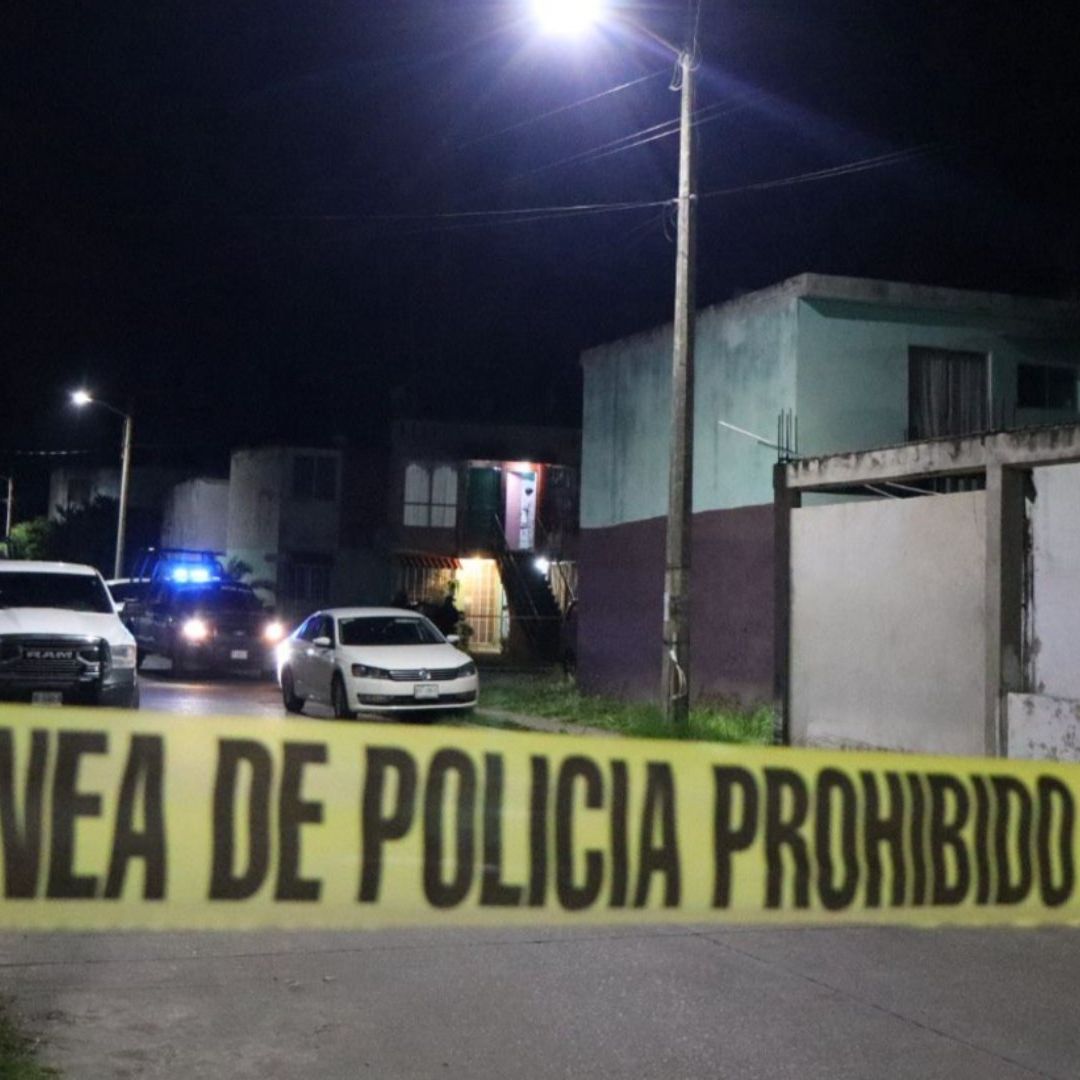 acordonamiento policíaco por ataque armado en vivienda de Acayucan.