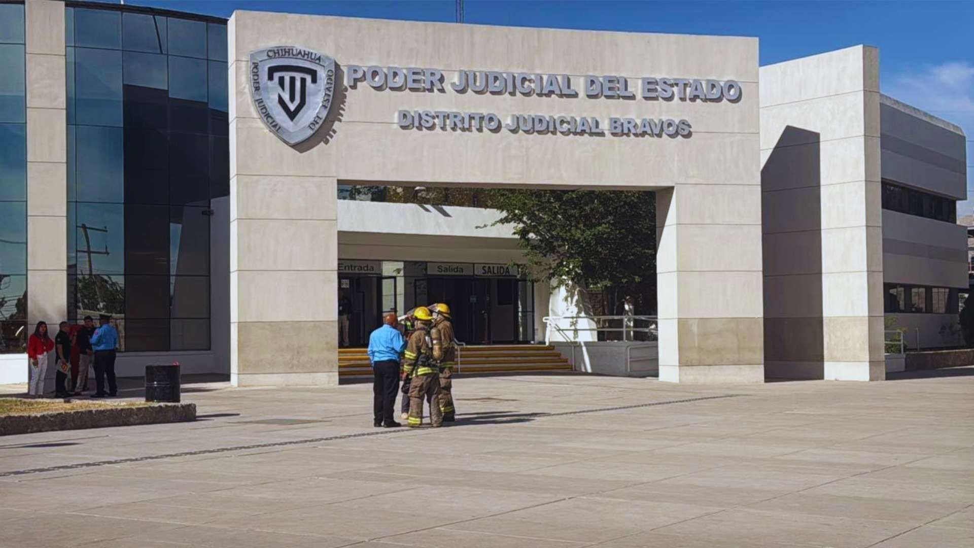Evacúan instalaciones del Poder Judicial en Juárez tras amenaza de bomba