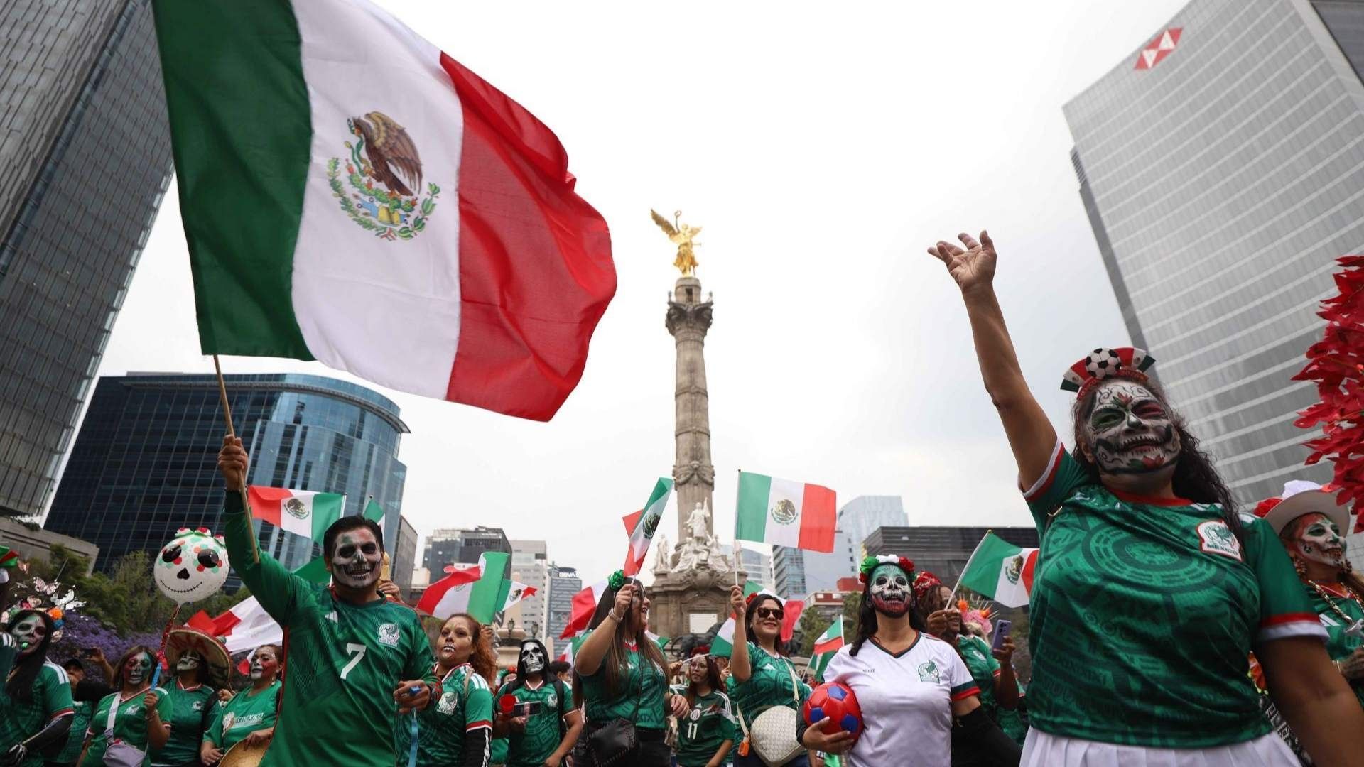 Catrinas Mundialistas en el Ángel de la Independencia