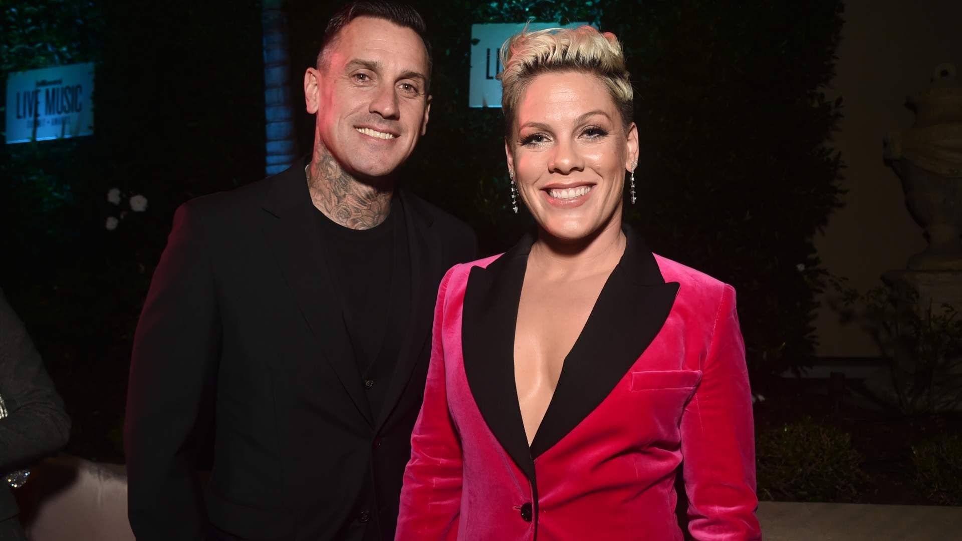 ¿Pink Se Separa de Carey Hart? Cantante Niega Crisis Matrimonial y Cambia Conversación hacia Archivos Epstein