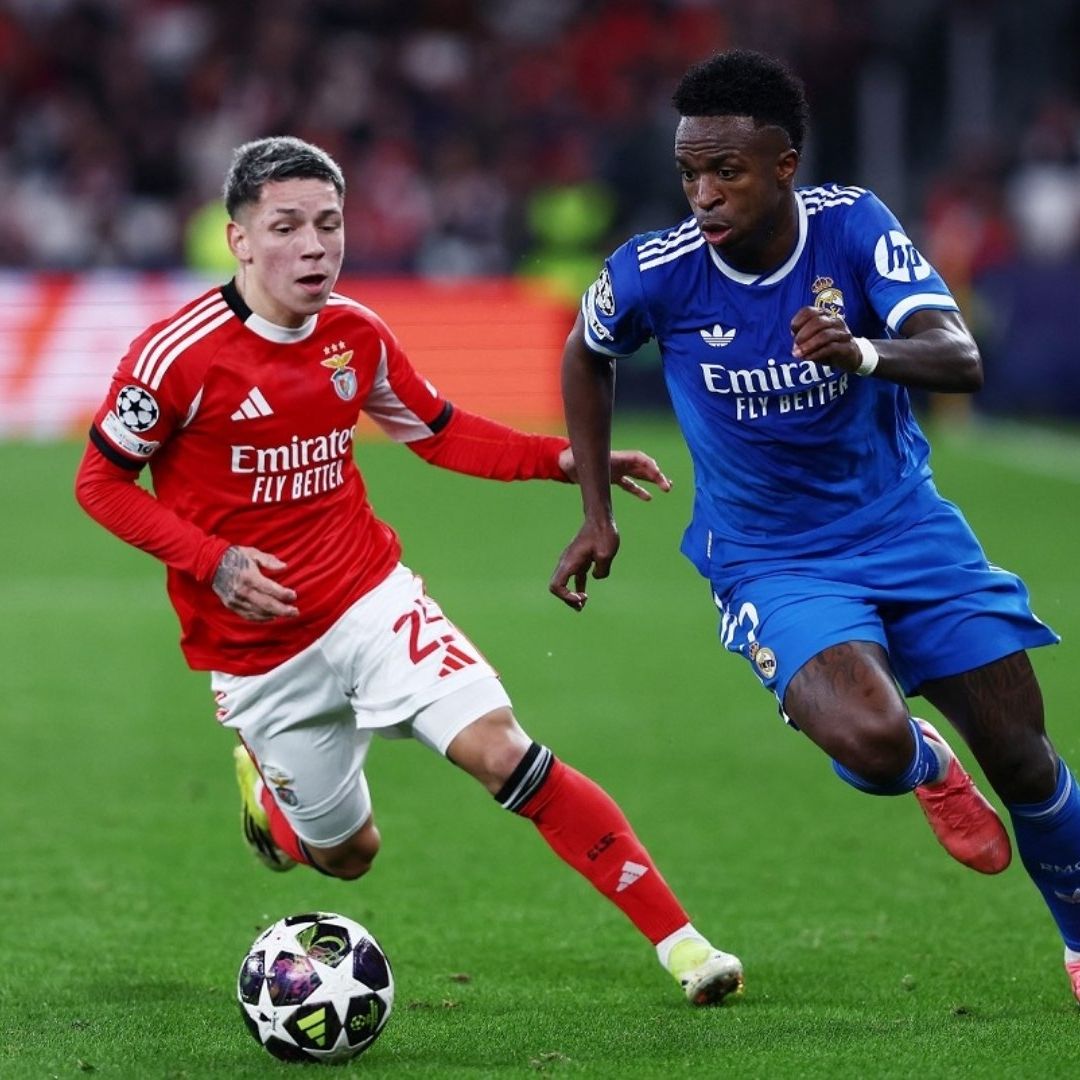 Gianluca Prestianni y Vinicius Junior en el partido Benfica vs Real Madrid por los playoffs de la Champions League 2026.