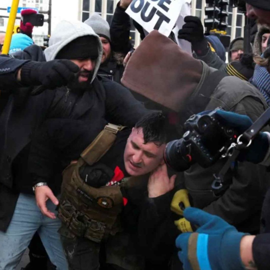 Jake Lang convocó a manifestación en favor de ICE y fue ampliamente superado por contramanifestantes.