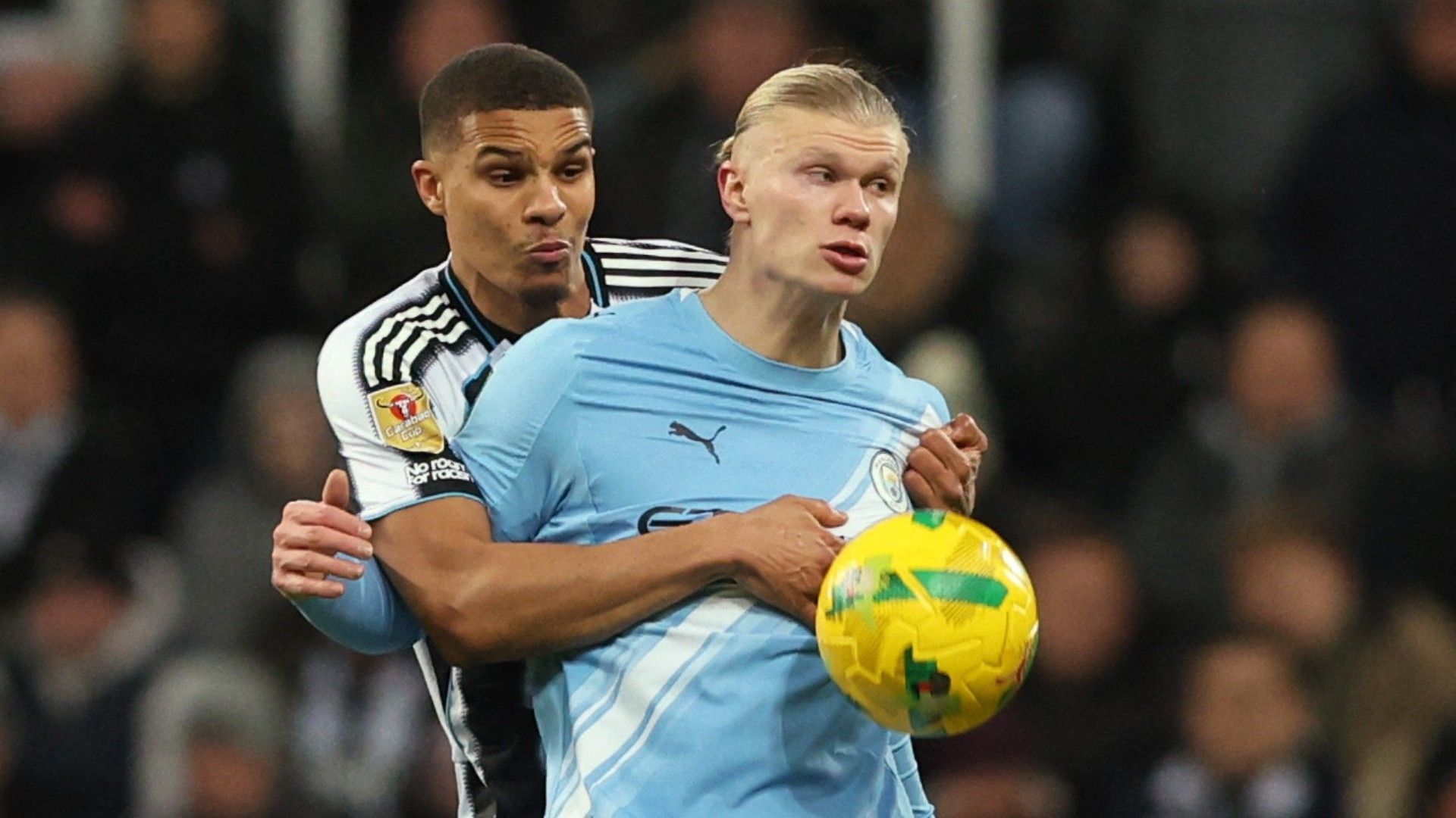 Erling Haaland tuvo un partido difícil ante la pegajosa marca de los zagueros del Newcastle United.