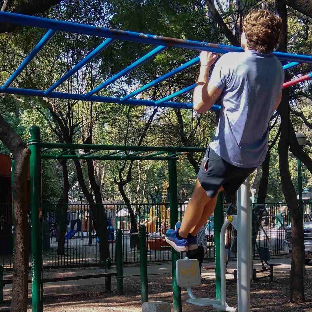 Una persona haciendo ejercicio