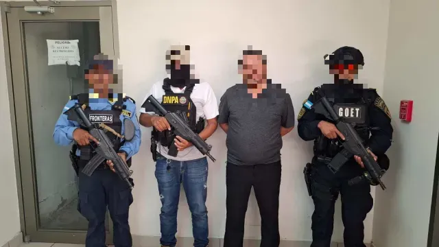 Detienen a Piloto Privado del Cantante Julión Álvarez por Tráfico de Drogas. Foto: @DNPA_Honduras