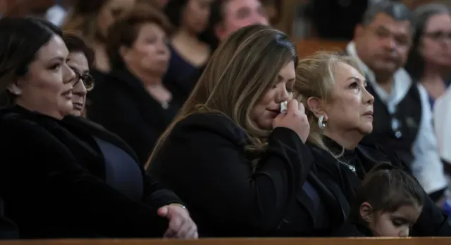La esposa de Fernando Valenzuela, Linda, recordó con lágrimas a su famoso esposo. Foto AP