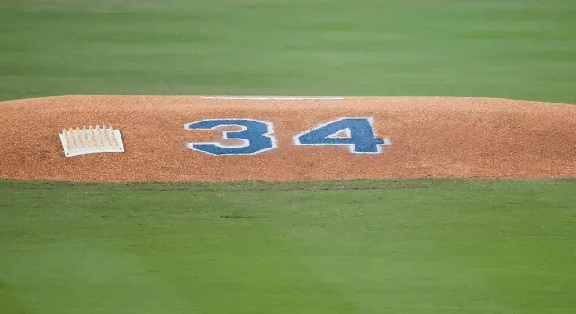 En la lomita del Dodger Stadium quedó estampado el número 34 que utilizó el mítico Fernando Valenzuela. Foto AFP