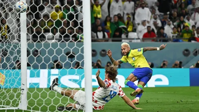 Neymar iguala a Pelé como máximo goleador de Brasil