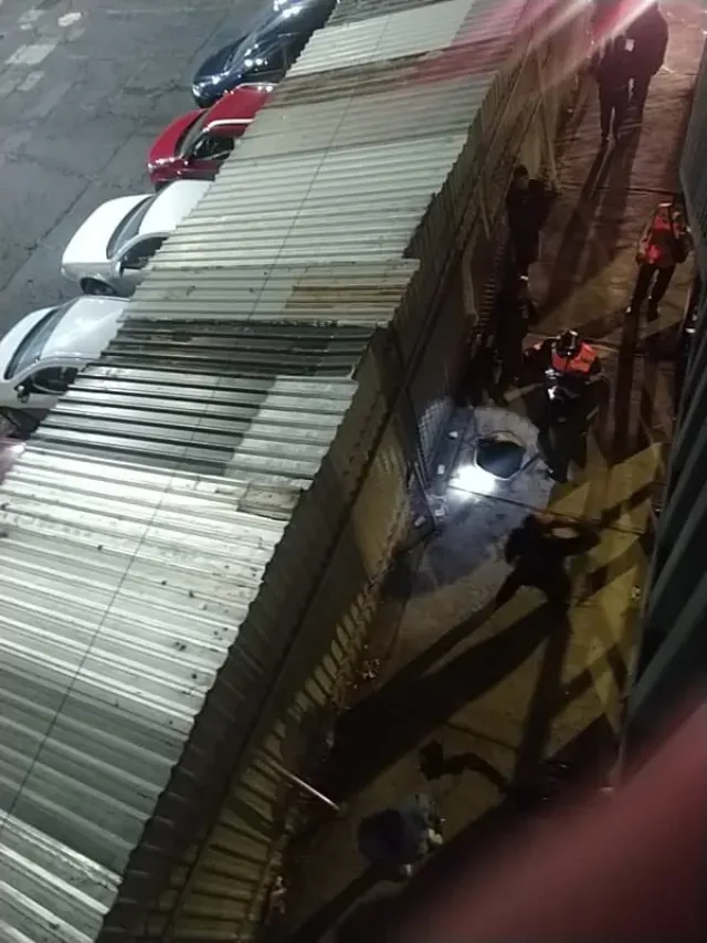 El registro es de aguas negras y se cree que la tapa fue robada. Foto @Escarlet RV