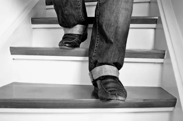 Escaleras de edificio. Fuente: Pixabay