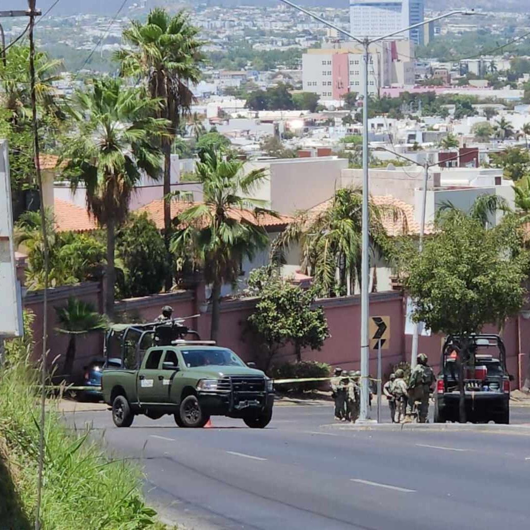 Dos Hombres Desatan Persecución Chocan y Son Detenidos en Culiacán Sinaloa