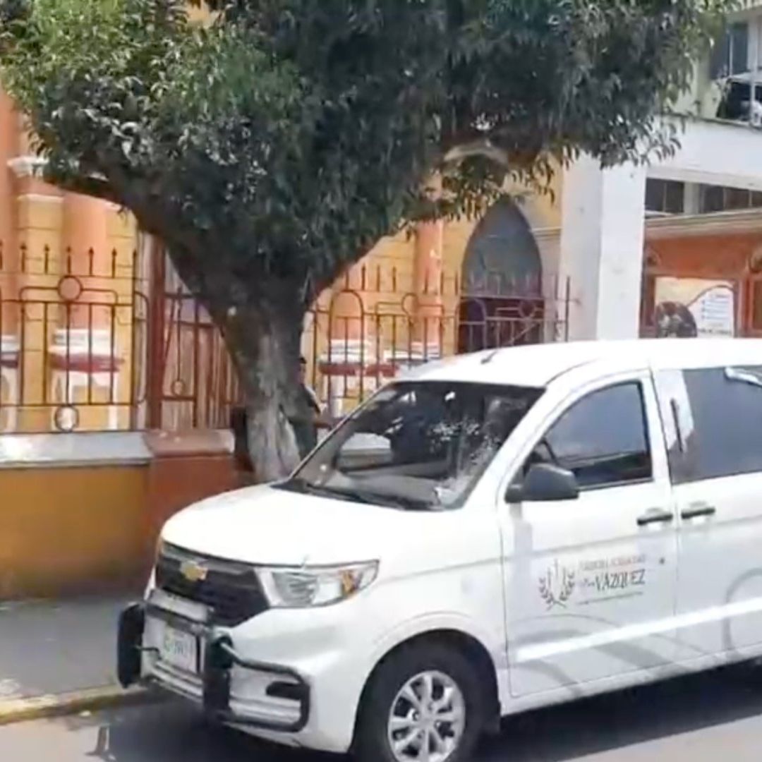 movilización por muerte de mujer en atrio de iglesia en Ciudad Mendoza.