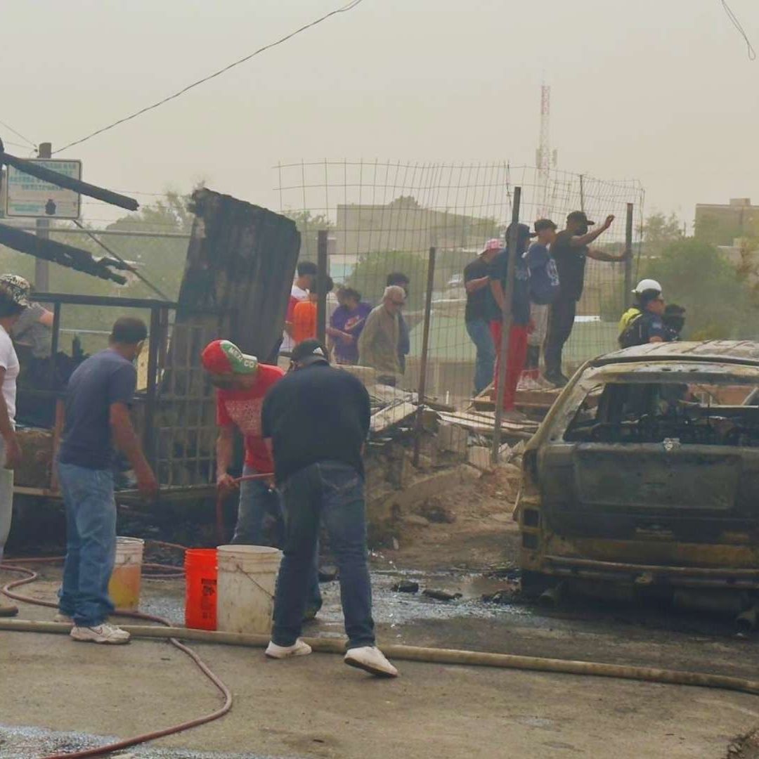 Fuertes vientos causan incendio en Ciudad Juárez; cables generan chispas