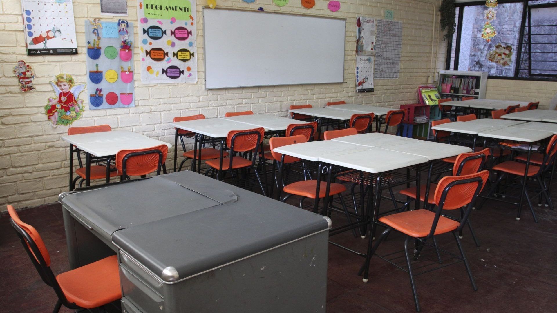 Salón de Clases Vacío por Puente del 15 de Mayo 2026