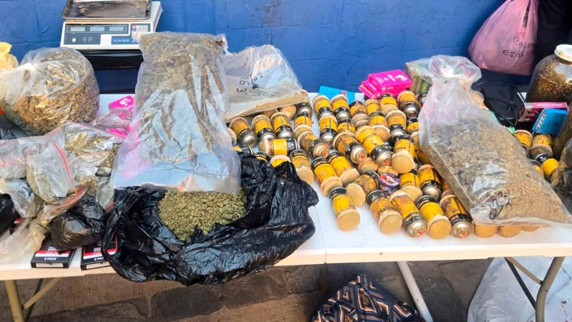 Droga asegurada a detenidos de la Anti Unión Tepito