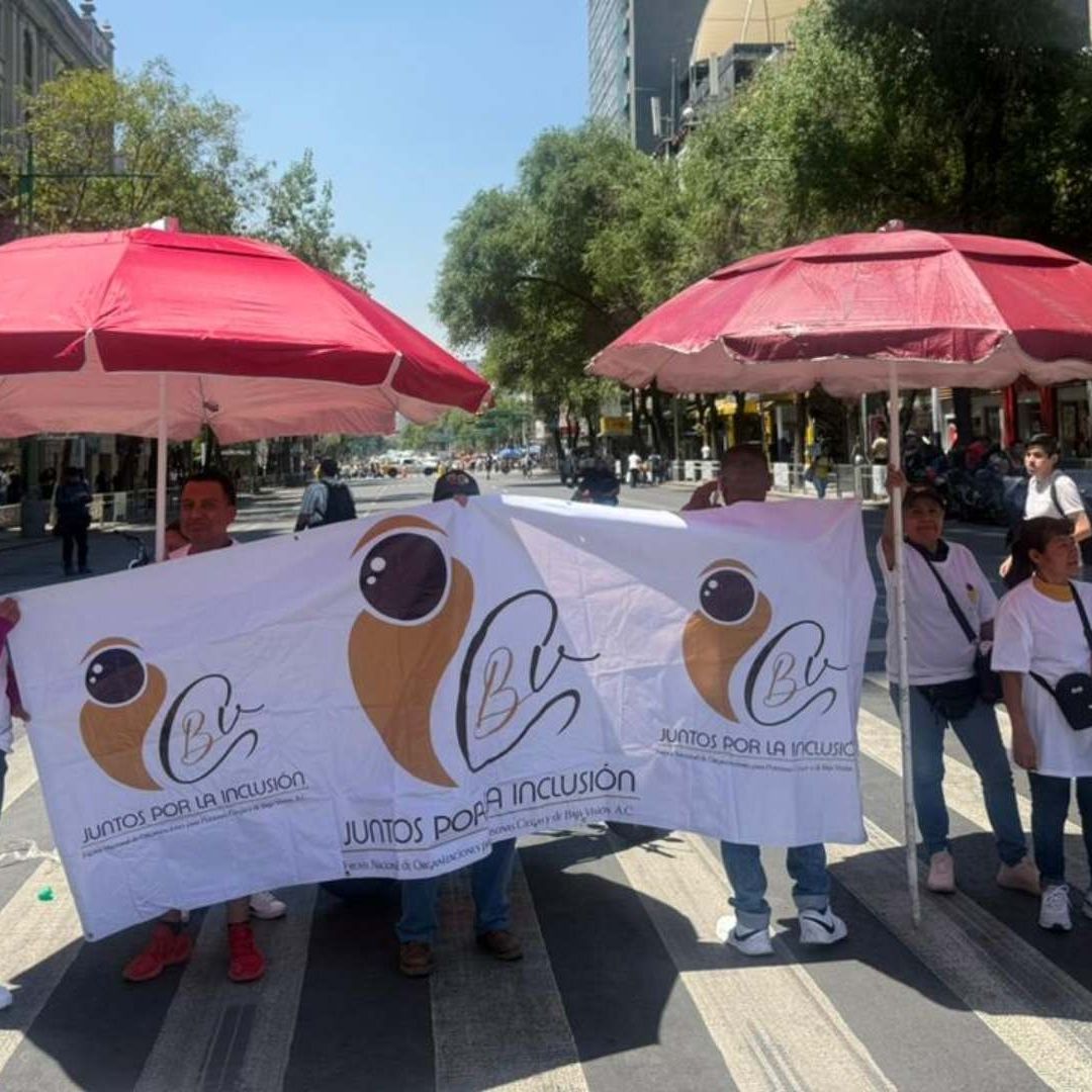 Protesta de personas ciegas y y con baja visión
