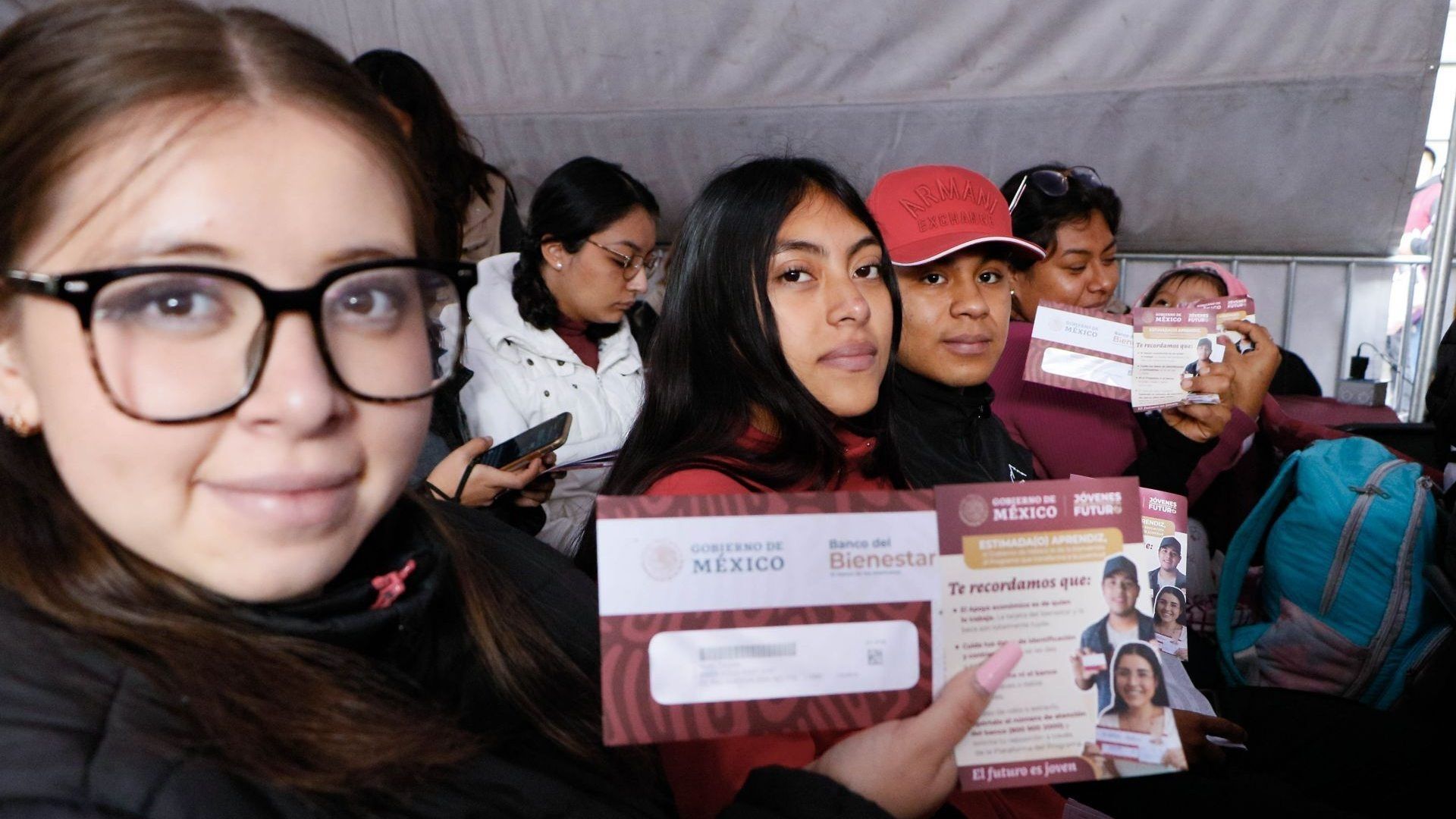 Entrega de tarjetas Jóvenes Construyendo el Futuro 2026