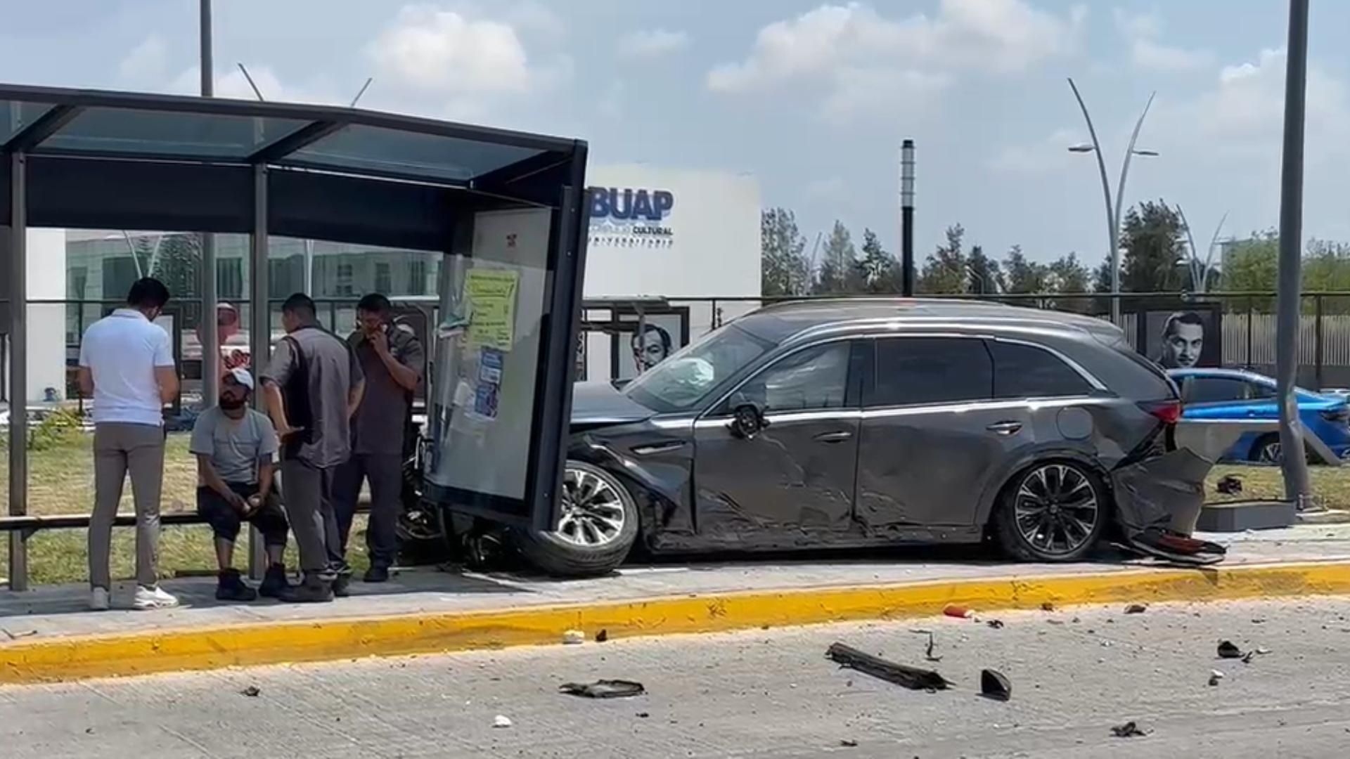 Tres Heridos por Carambola Choque Múltiple Camionetas Vía Atlixcáyotl y Cúmulo de Virgo en Puebla