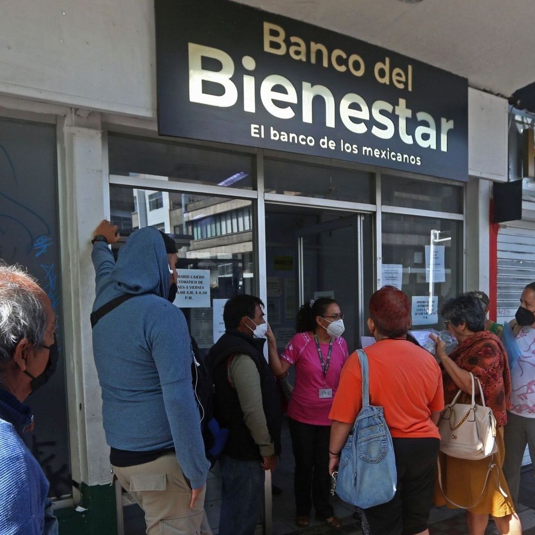 Adultos Mayores y Mujeres acuden al Banco Bienestar a cobrar su Pensión de Mayo 2026