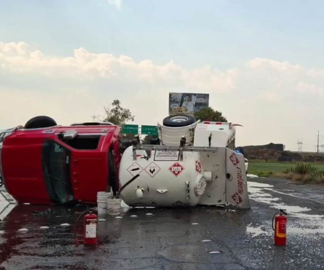 Vuelca pipa de Gas LP. Foto: Gobierno de Edomex