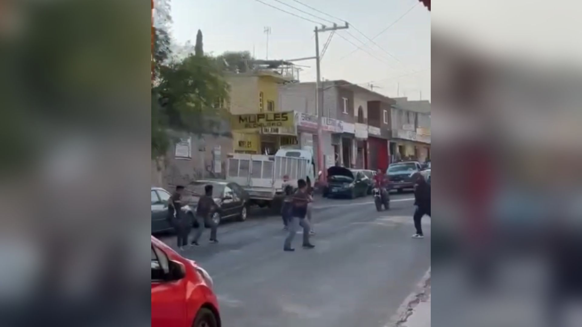 Pelea Callejera con Palos Machetes en Avenida de la Juventud Colonia Granjas de Tehuacán