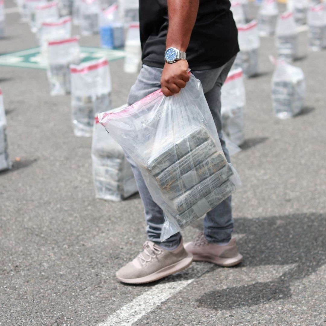 Paquetes que contienen presunta cocaína.