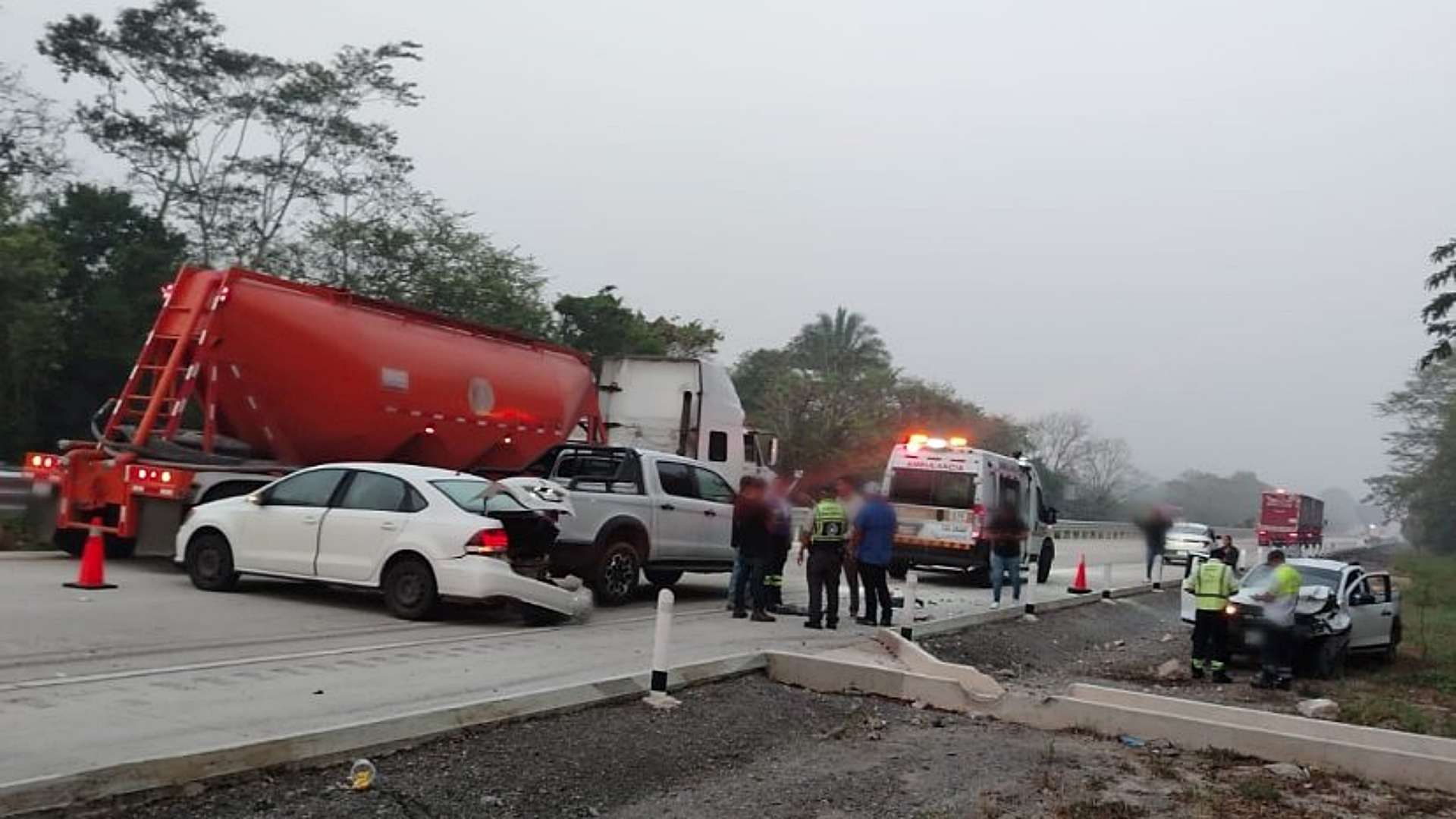 Accidente en carretera de Veracruz este 5 de mayo de 2026. Foto: X @GN_Carreteras
